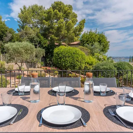 Vue Presqu'ile De Giens Avec Piscine Hyeres